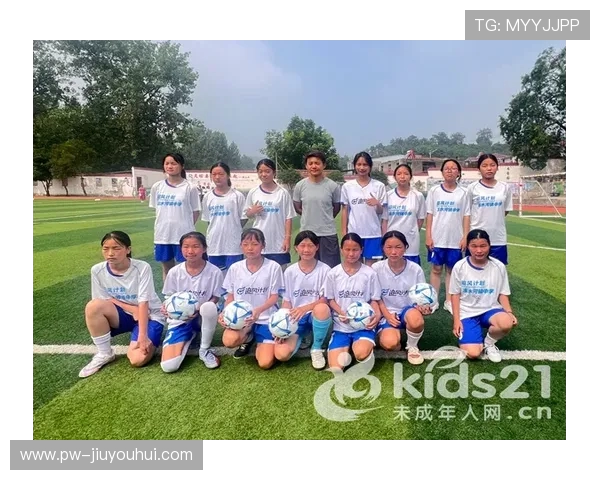 适合足球女孩的训练装备推荐助力提升运动表现与舒适感